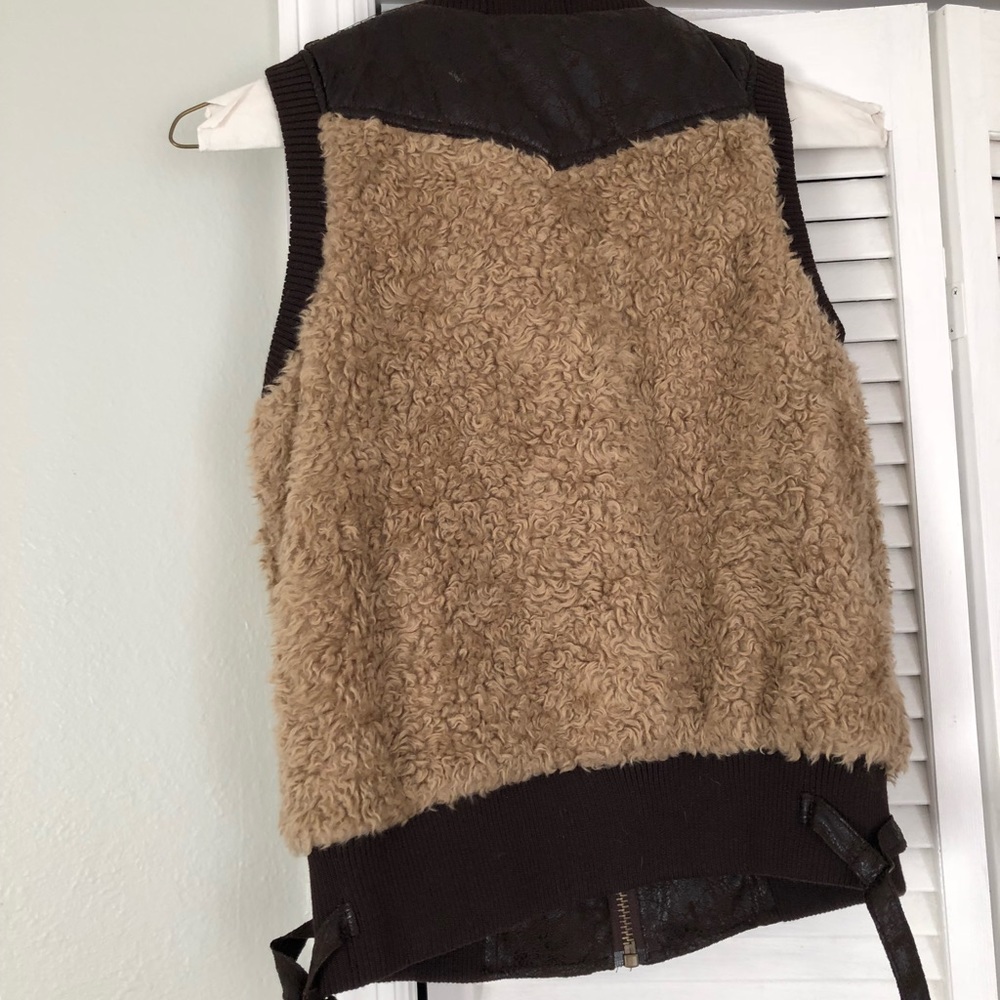 Vest - Picture 2 of 3